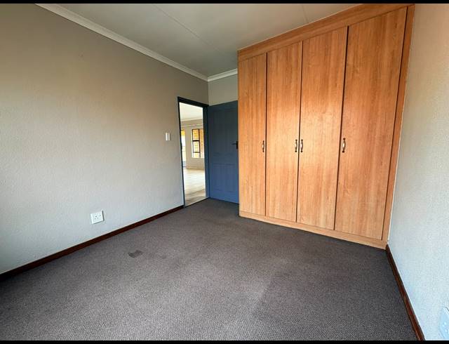 2 BEDROOM APARTMENT FOR SALE IN VAALPARK